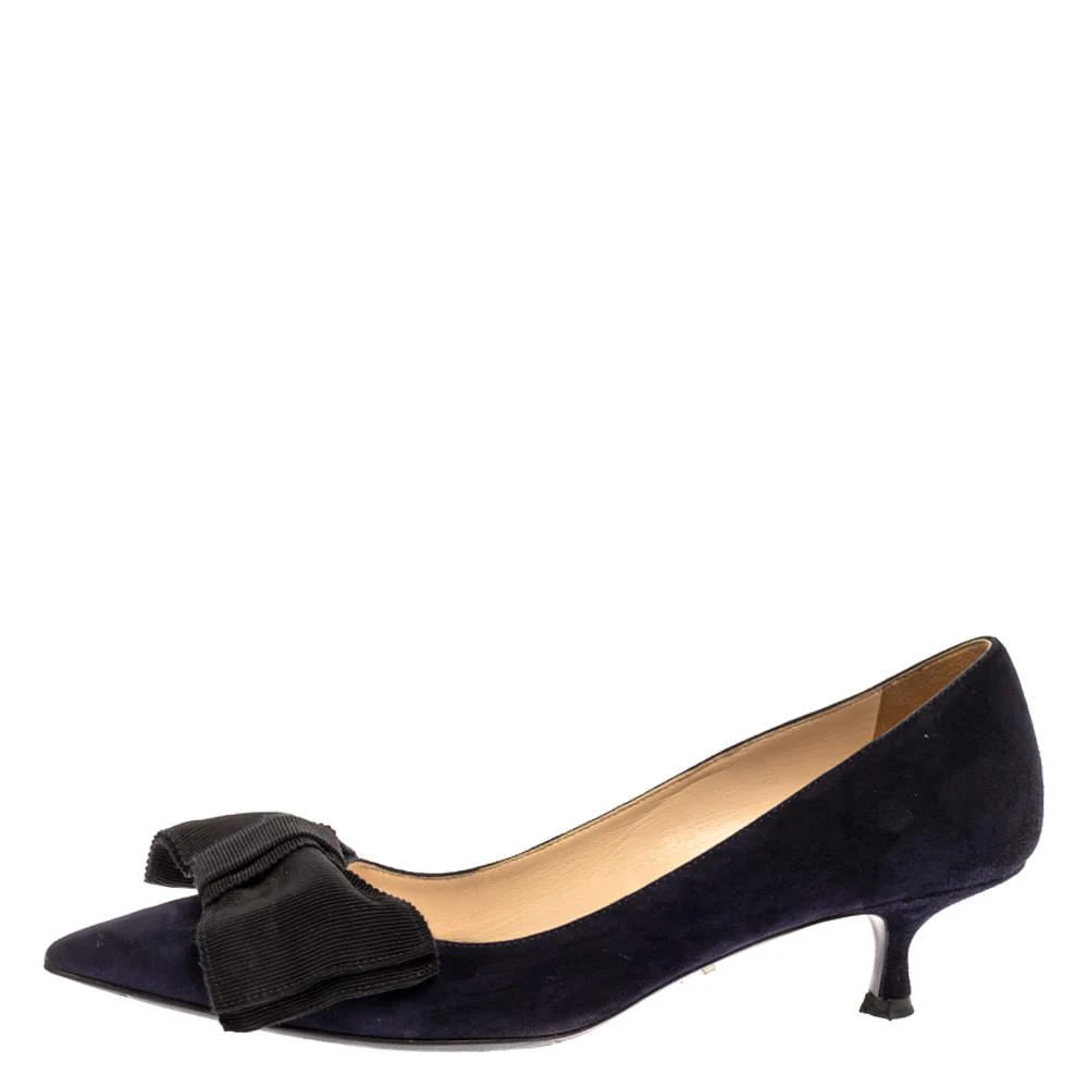 商品[二手商品] Prada|Prada Navy Blue Suede Bow Embellished Pointed Toe Pumps Size 36,价格¥1060,第2张图片详细描述
