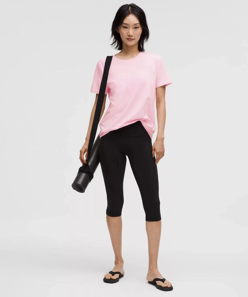 Love Curved-Hem Crewneck T-Shirt 商品