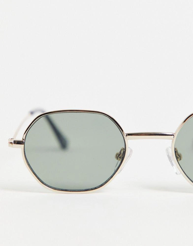 商品ASOS|ASOS DESIGN 90s mini angled metal sunglasses with dark green lens in gold,价格¥85,第4张图片详细描述