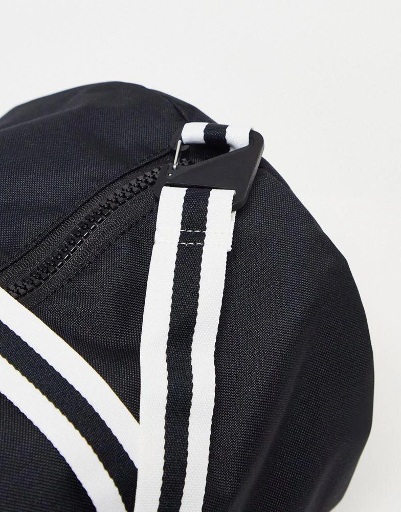 商品NIKE|Nike Heritage duffel bag in black with white 'NIKE' logo,价格¥290,第2张图片详细描述
