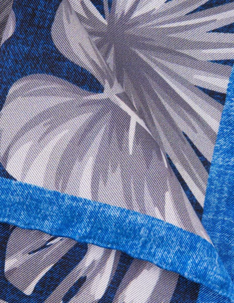 商品Kiton|KITON Navy Pocket Handkerchief with Contrasting Foliage Print,价格¥884,第2张图片详细描述