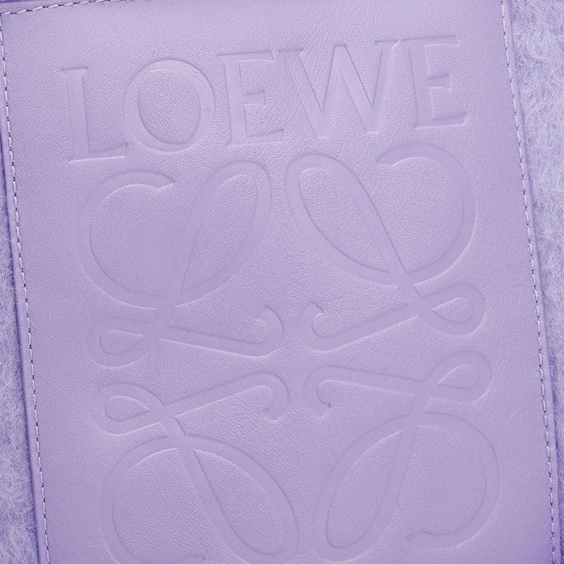 商品Loewe|罗意威 23年早春 女士浅紫色马海毛混纺流苏围巾F811257X07-6400,价格¥3810,第6张图片详细描述