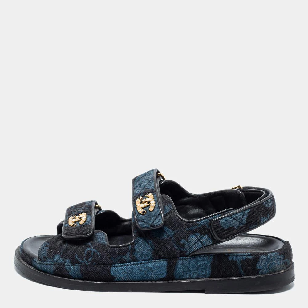 商品[二手商品] Chanel|Chanel Navy Blue/Black Printed Denim CC Logo Dad Flat Sandals Size 37,价格¥10469,第1张图片