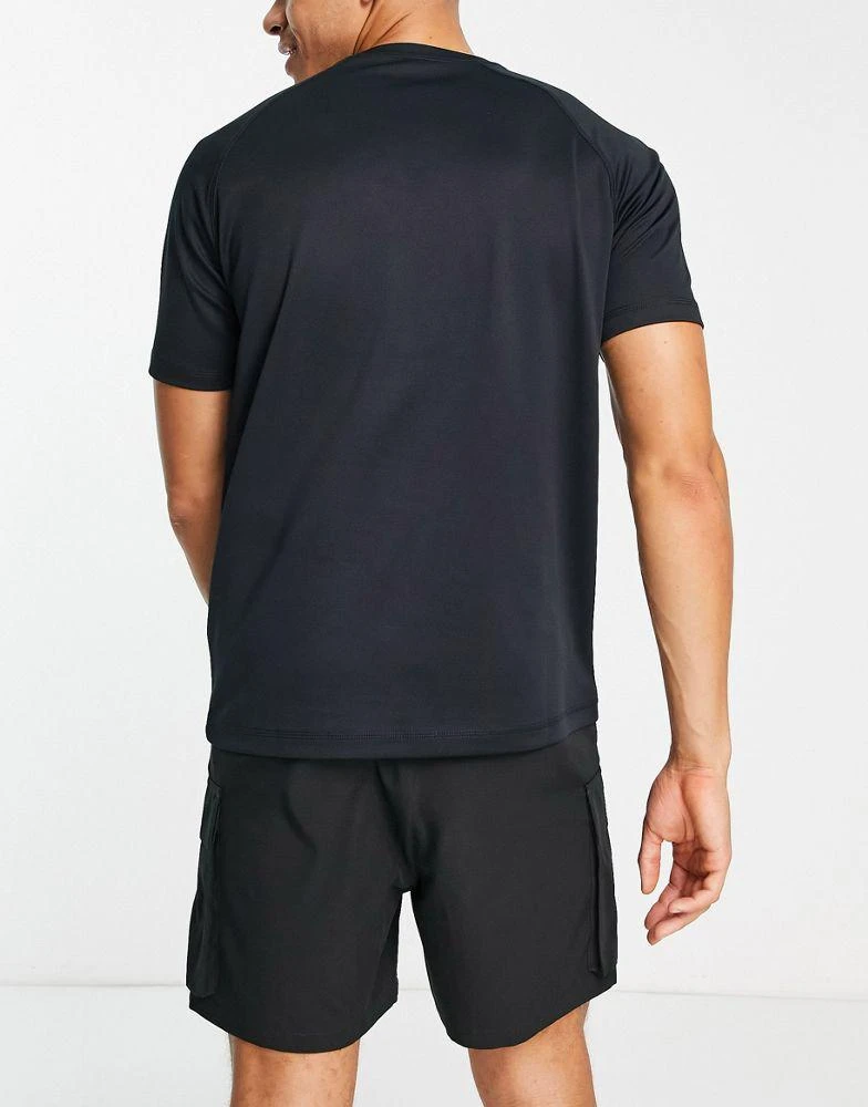 商品Oakley|Oakley Seal bay UV rashguard swim top in black,价格¥243,第4张图片详细描述