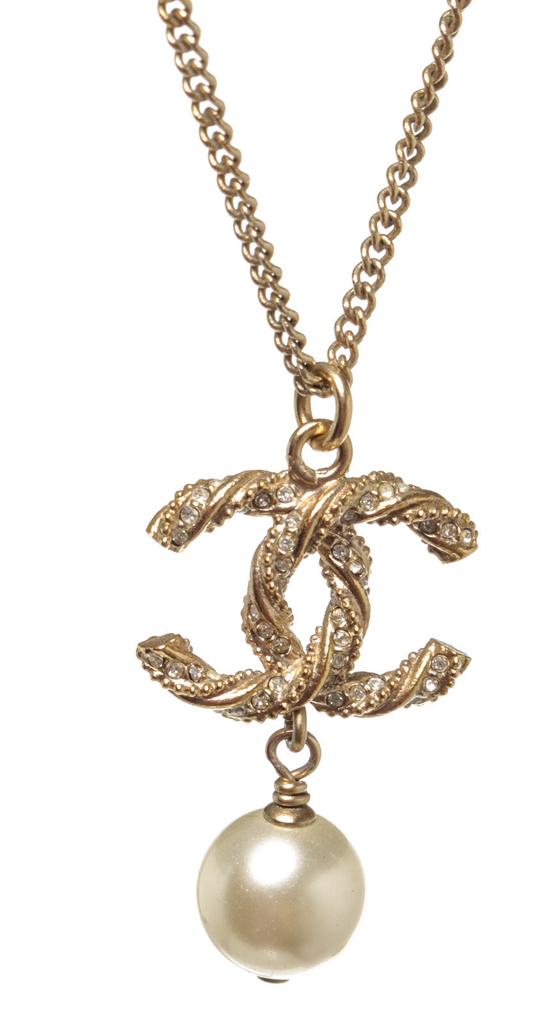 Chanel CC Dangle Pearl Pendant Gold-tone Necklace商品第4张图片规格展示