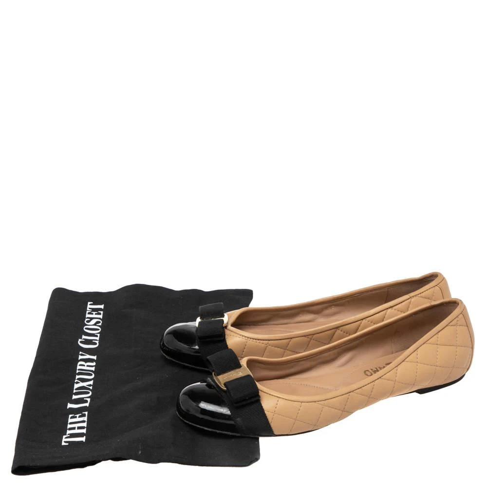 Salvatore Ferragamo Beige/Black Patent And Leather Varina  Ballet Flats Size 39 商品