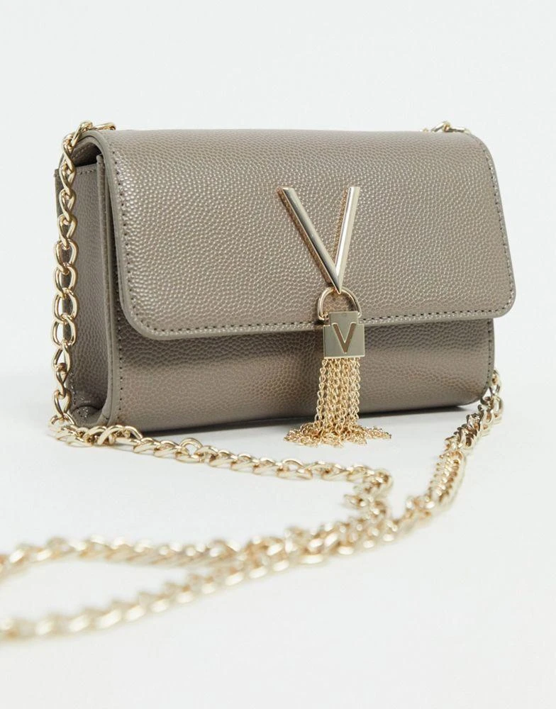 商品Mario Valentino|Valentino Divina foldover tassel detail cross body bag in taupe,价格¥697,第1张图片