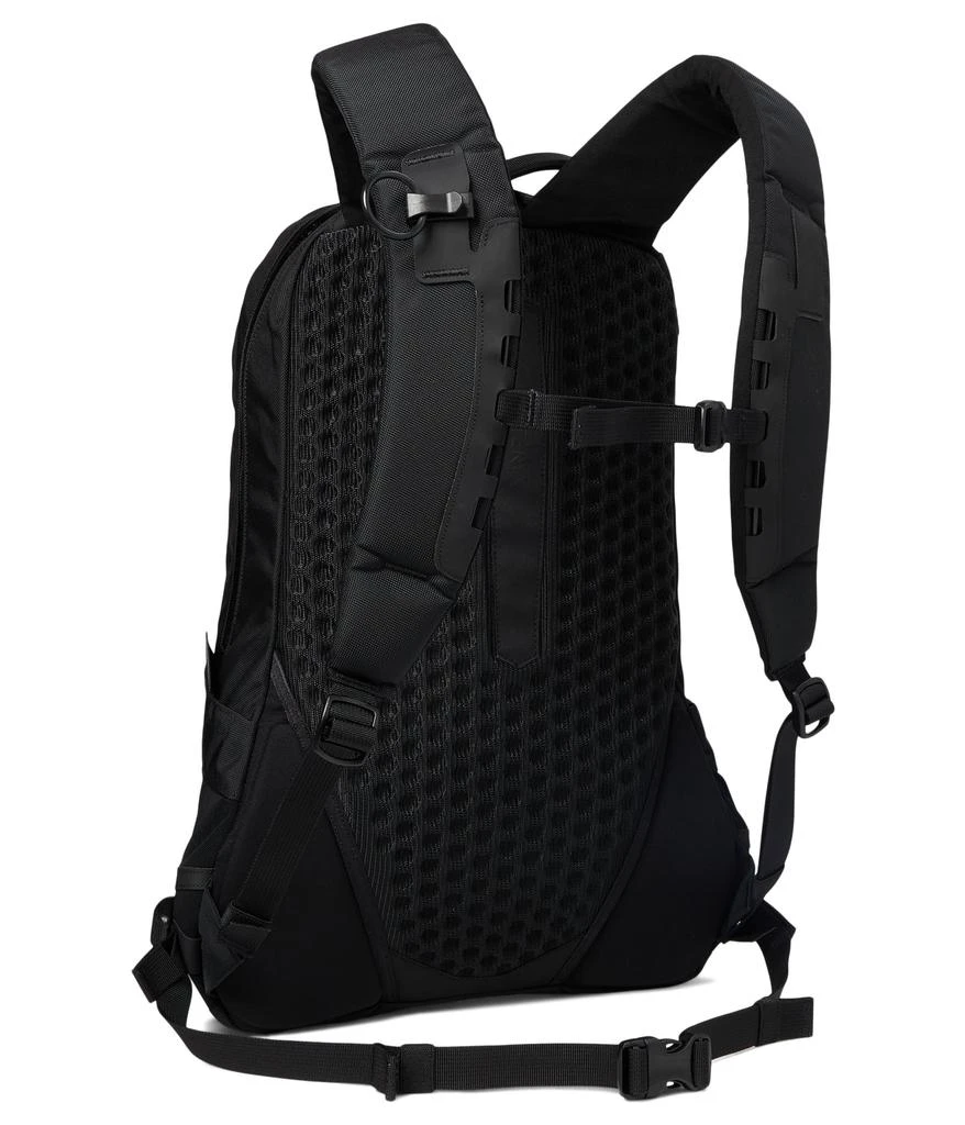 商品Arc'teryx|Arro 16 Backpack,价格¥1638,第2张图片详细描述