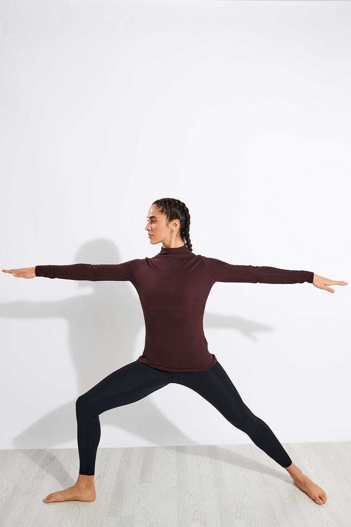 商品NIKE|Yoga Luxe Dri-FIT Long-Sleeve Top - Brown Basalt/Chocolate,价格¥372,第6张图片详细描述