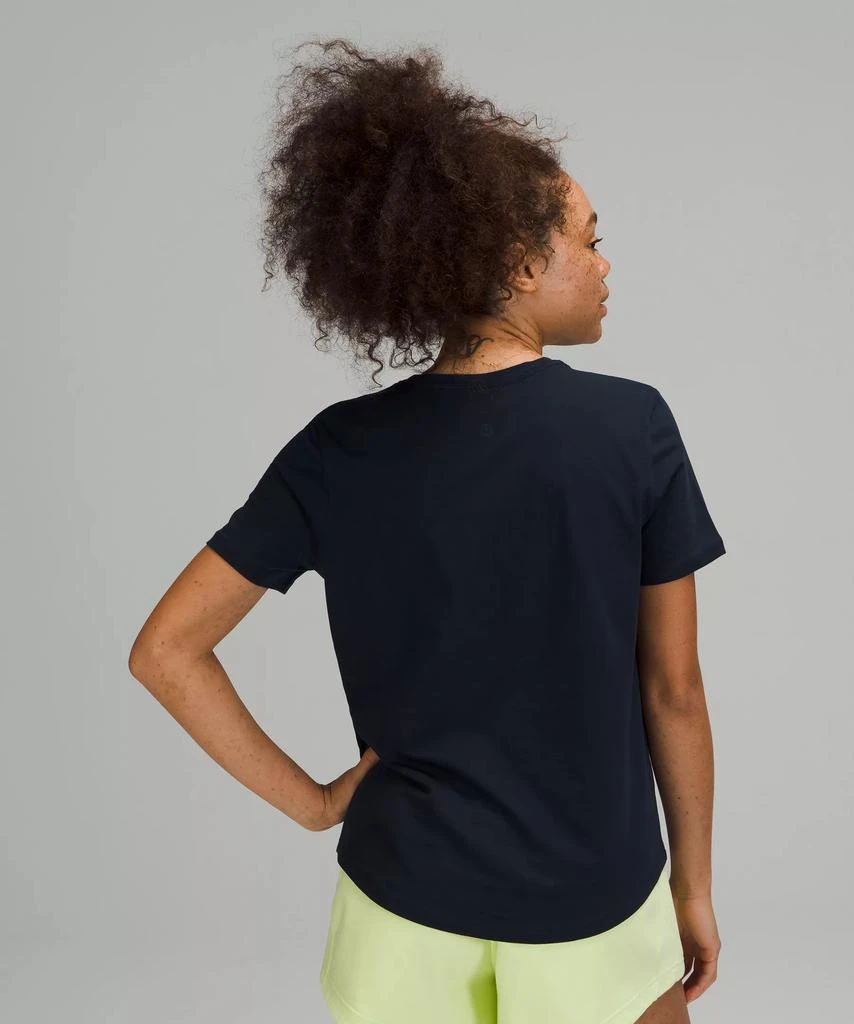 Love Curved-Hem Crewneck T-Shirt 商品