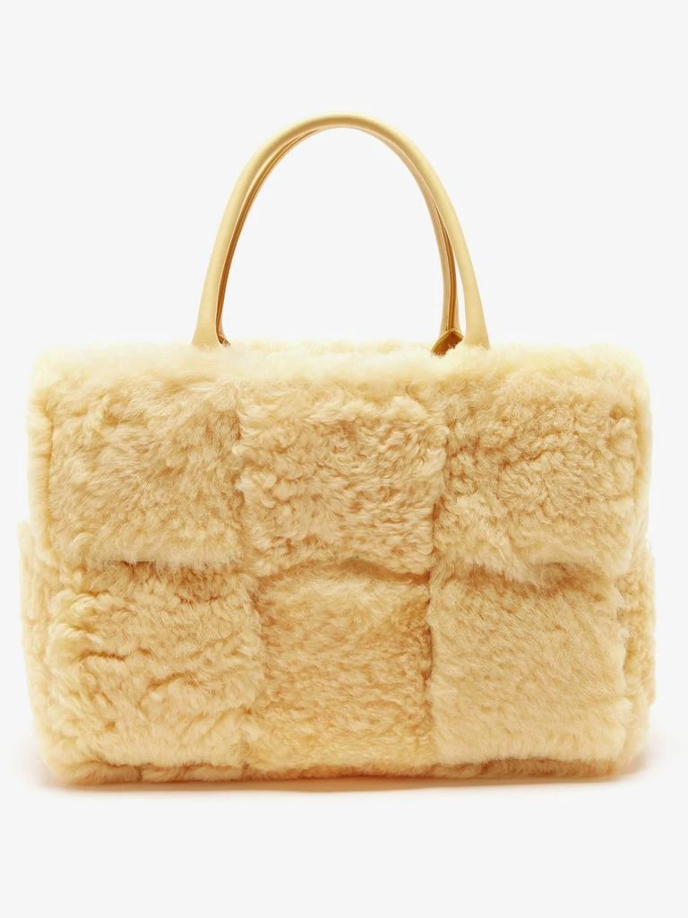 商品Bottega Veneta|The Arco small leather and shearling tote bag,价格¥30469,第2张图片详细描述