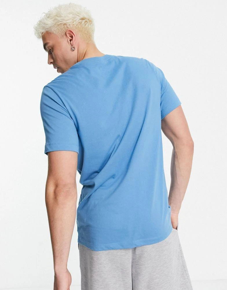 商品NIKE|Nike Training Sport Clash logo t-shirt in blue,价格¥133,第2张图片详细描述