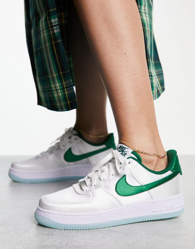 Nike | Nike Air Force 1 '07 satin trainers in white and sport green 812.65元 商品图片