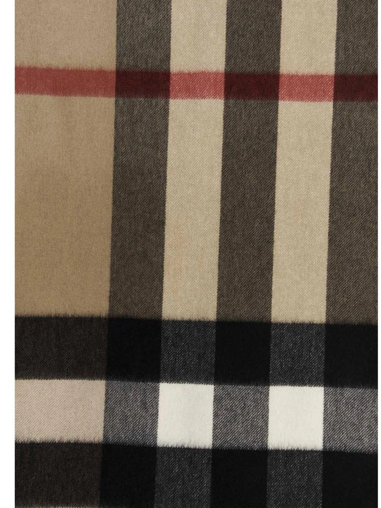 商品Burberry|Burberry Check Cashmere Scarf,价格¥4279,第3张图片详细描述