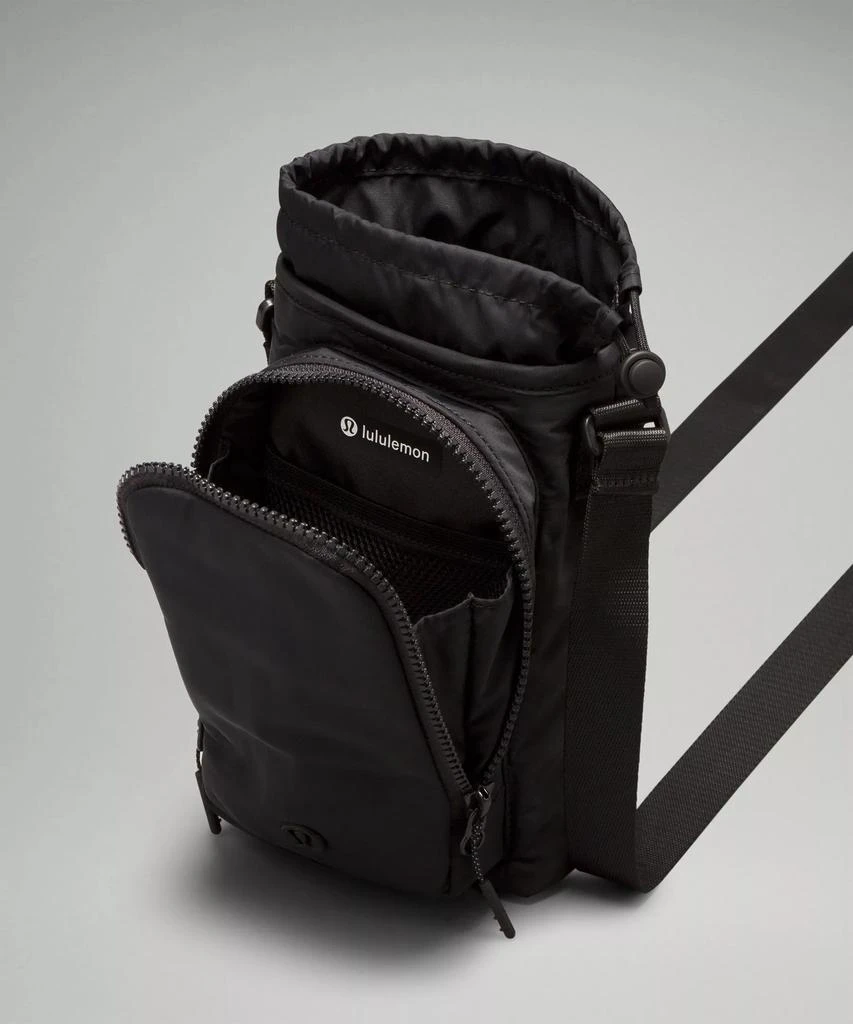 商品Lululemon|Water Bottle Crossbody with Front Pocket 2L,价格¥301,第5张图片详细描述