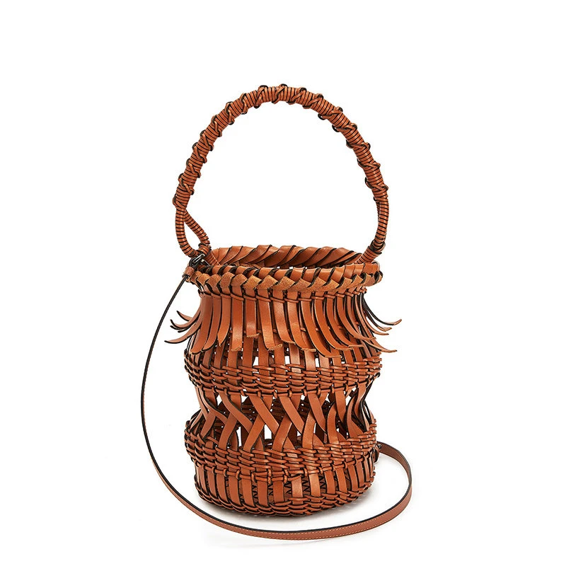 商品Loewe|【预售3-7天】罗意威 经典款Bucket系列 女士棕色编织小牛皮流苏单肩斜跨手提水桶包340.80.W68-2530,价格¥12253,第4张图片详细描述