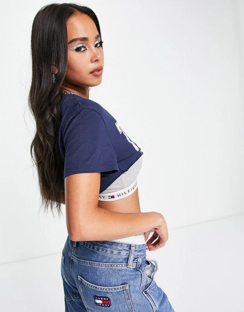 商品Tommy Jeans|Tommy Jeans x ASOS exclusive collab cropped logo t-shirt in navy,价格¥210,第2张图片详细描述