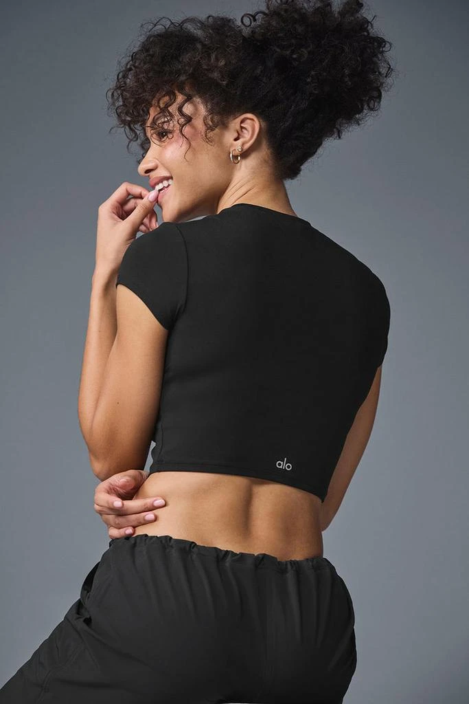 商品Alo|Alosoft Crop Finesse Short Sleeve - Black,价格¥530,第2张图片详细描述