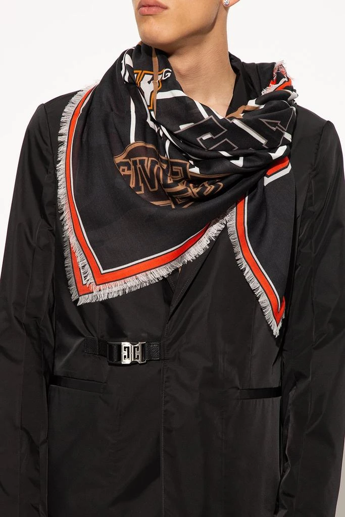 商品Givenchy|Givenchy Logo-Pattern Raw-Cut Edges Detailed Scarf,价格¥1626,第2张图片详细描述