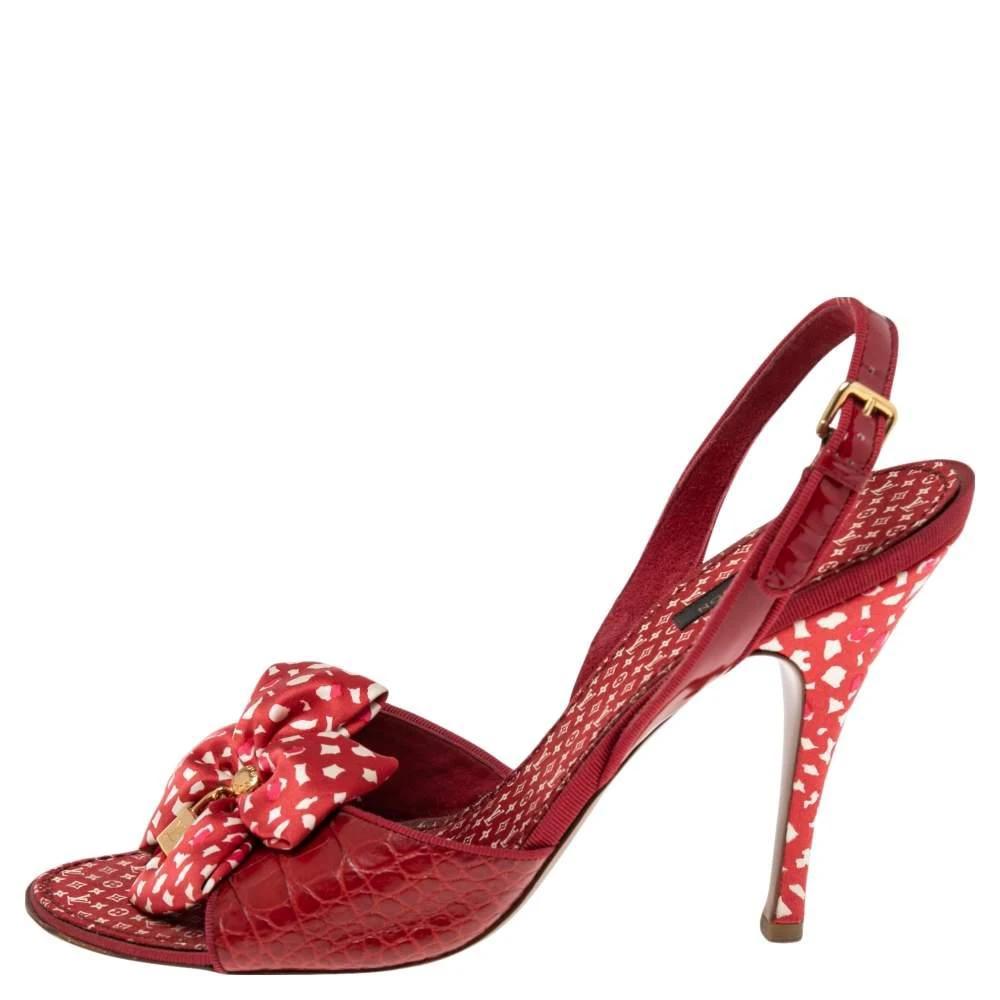 商品[二手商品] Louis Vuitton|Louis Vuitton Red Croc Embossed Leather Printed Silk Bow Lock Charm Detail Slingback Sandals Size 41,价格¥1524,第2张图片详细描述