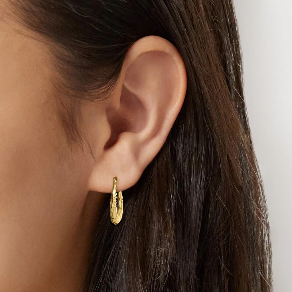 商品Canaria Fine Jewelry|Canaria 10kt Yellow Gold Patterned Hoop Earrings,价格¥554,第2张图片详细描述