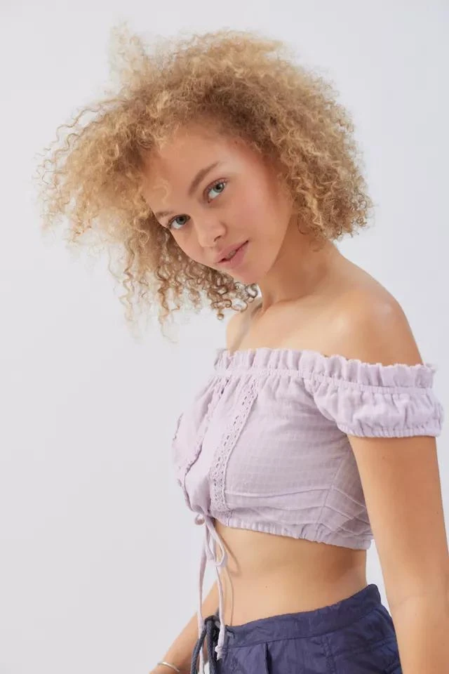 商品Urban Outfitters|UO Natasha Off-The-Shoulder Cropped Top,价格¥78,第4张图片详细描述