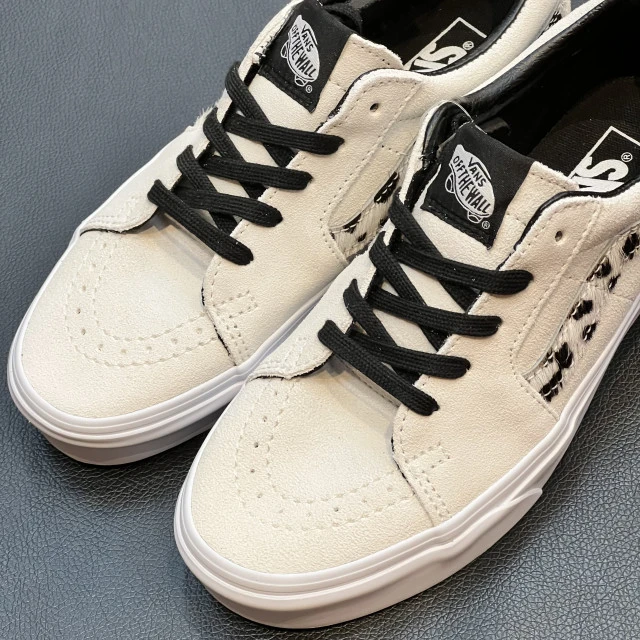 【韩国直邮|包邮包税】万斯[VANS] Sk8-Low # Soft Suede # 男女共用 运动鞋 # marshmallow/dalmatian (VN0A4UUKB7R) 商品