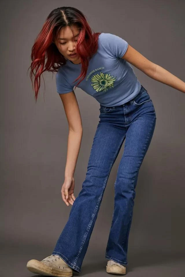 商品BDG|BDG Mid-Wash Flare Jean,价格¥595,第3张图片详细描述