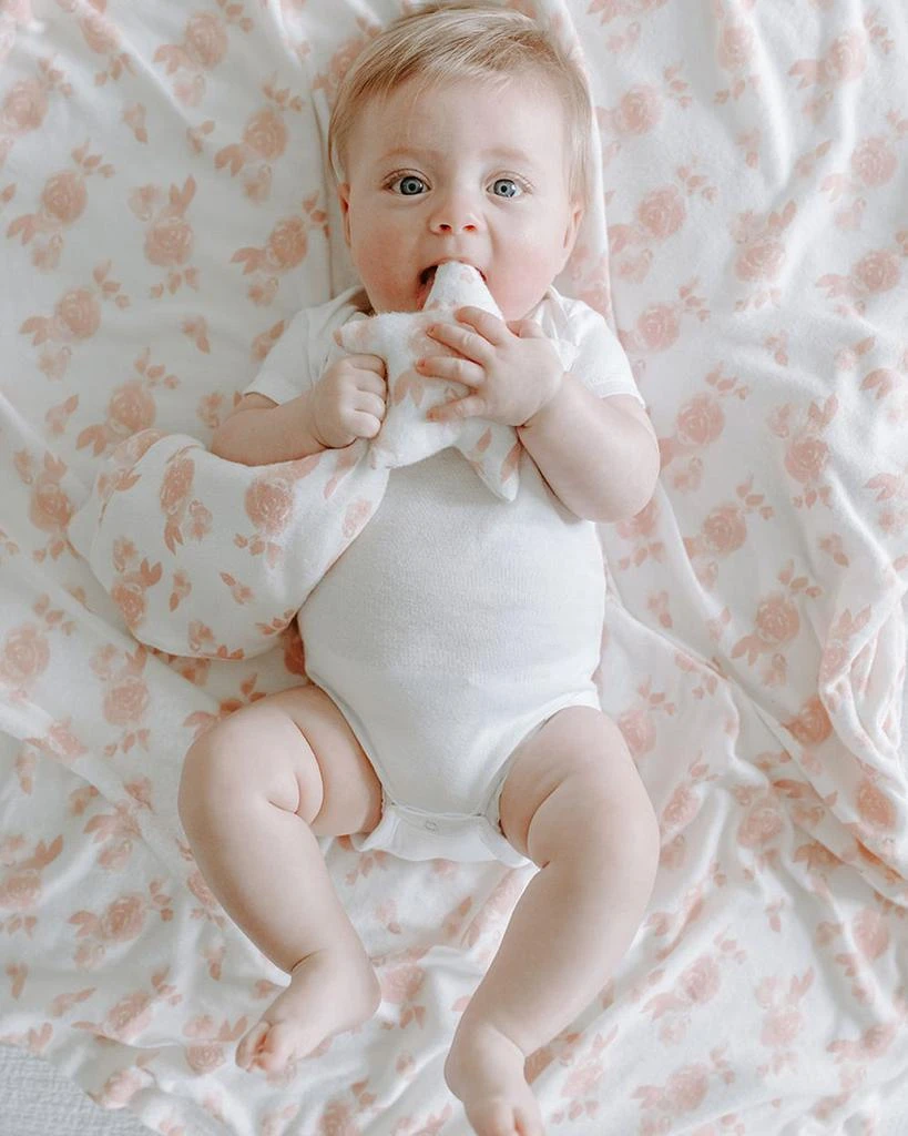 Girls' Rose Print Snuggle Knit Swaddle Blanket - Baby 商品
