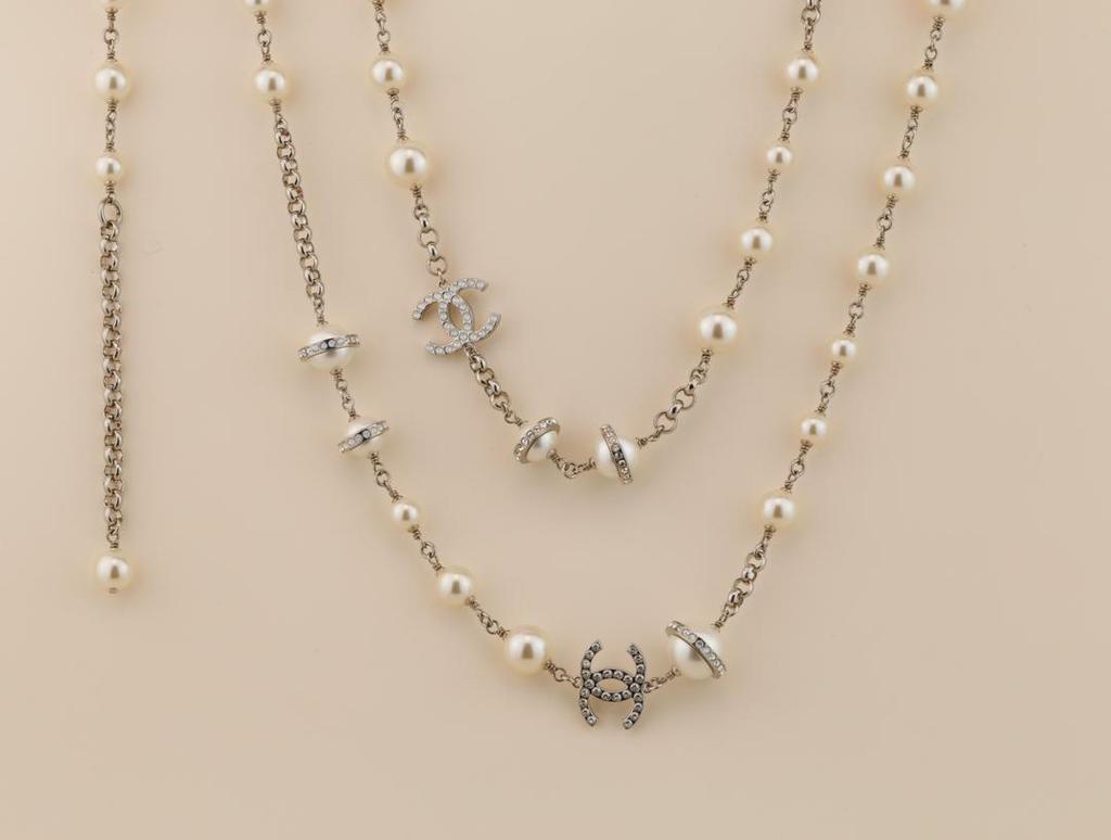 Chanel CC Logo Faux Pearl Long Necklace商品第7张图片规格展示