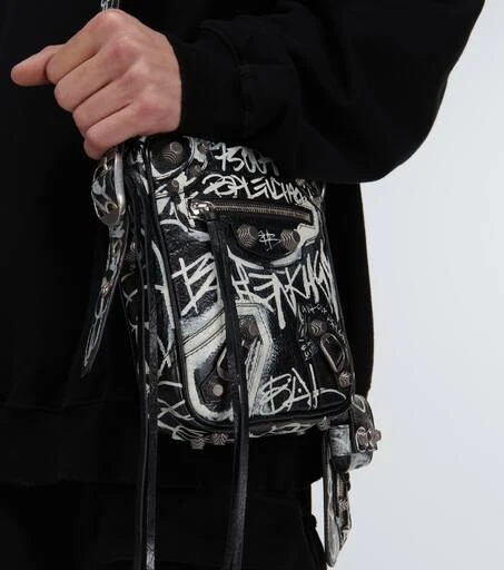 商品Balenciaga|Leather crossbody bag,价格¥10665,第2张图片详细描述