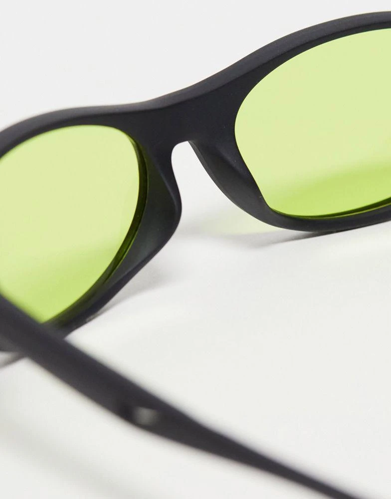 商品NIKE|Nike Retro sunglasses with neon green lens in black,价格¥741,第3张图片详细描述