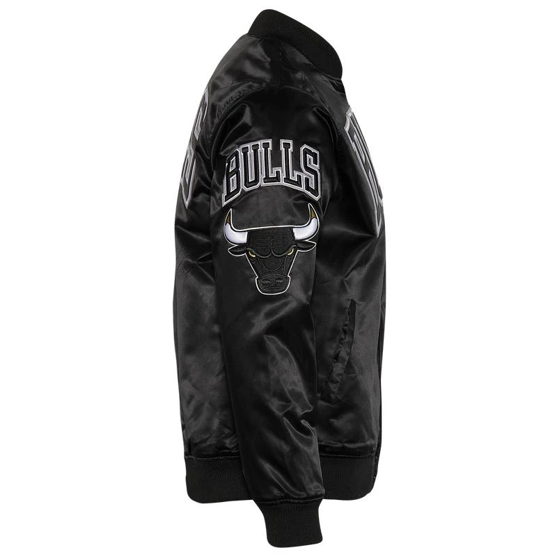 商品Pro Standard|Pro Standard Bulls NBA Satin Jacket - Men's,价格¥596,第3张图片详细描述