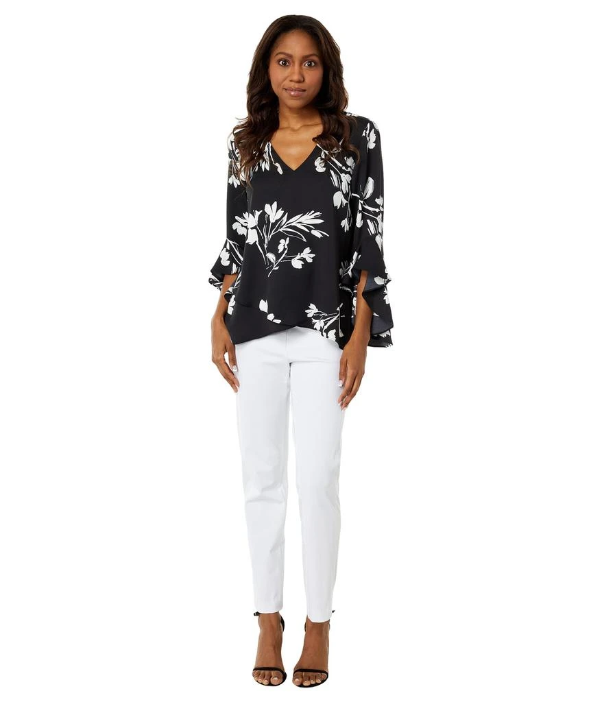 商品Vince Camuto|Flutter Sleeve Floral Whispers V-Neck Tunic,价格¥386,第4张图片详细描述
