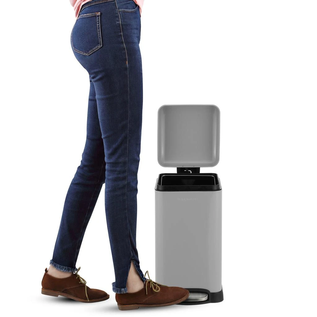 商品happimess|Betty Retro Mini 3.2-Gallon Step-Open Trash Can,价格¥535,第3张图片详细描述