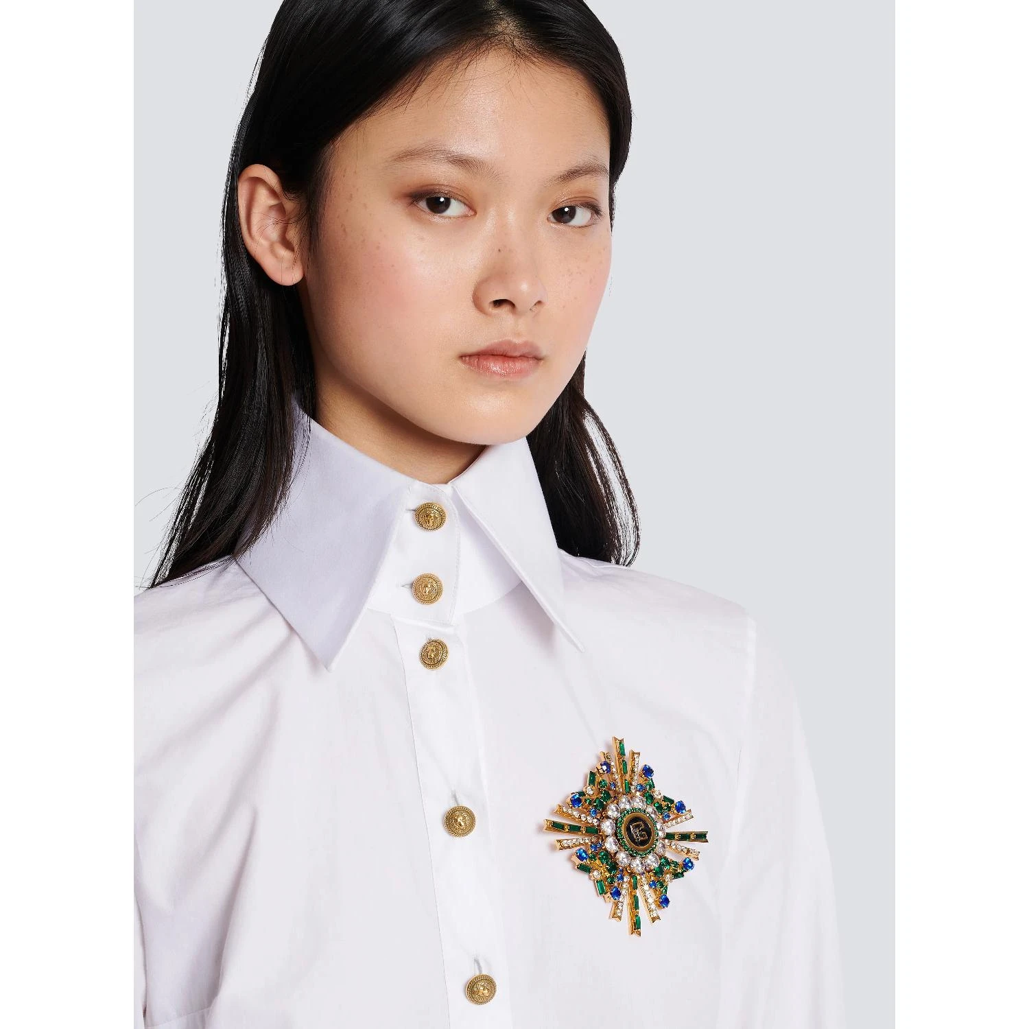 【预售】 巴尔曼 25春夏 女士 胸针 PB漆面、黄铜和水晶胸针 BN1OT300PB97IFA  商品