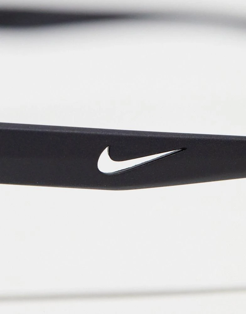 商品NIKE|Nike Retro sunglasses with neon green lens in black,价格¥741,第4张图片详细描述