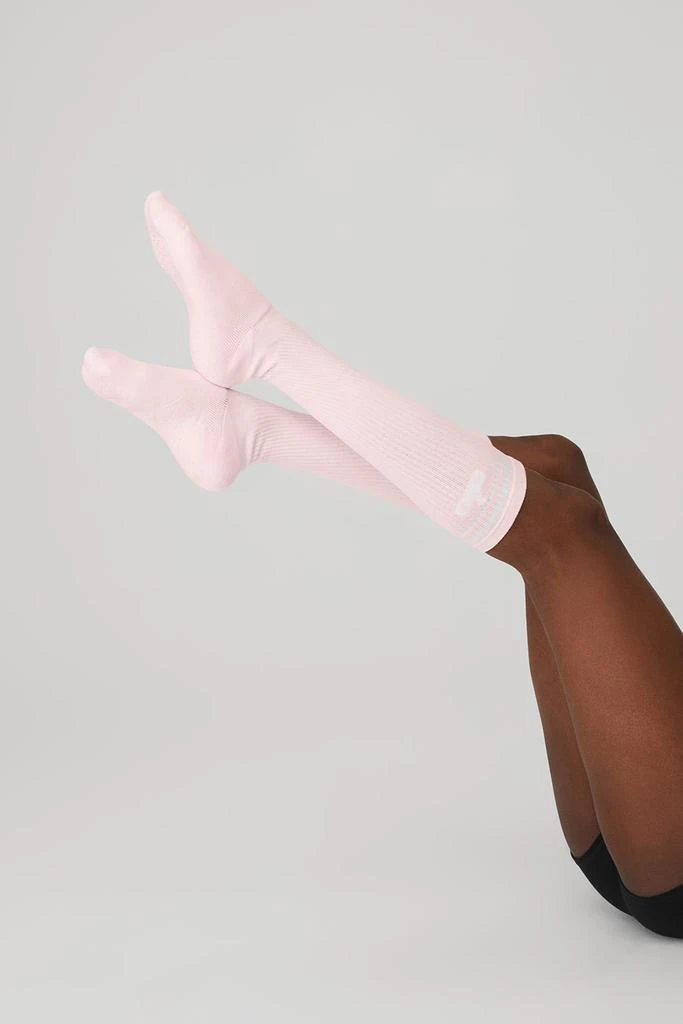 商品Alo|Women's Knee-High Throwback Barre Sock - Powder Pink/White,价格¥285,第4张图片详细描述
