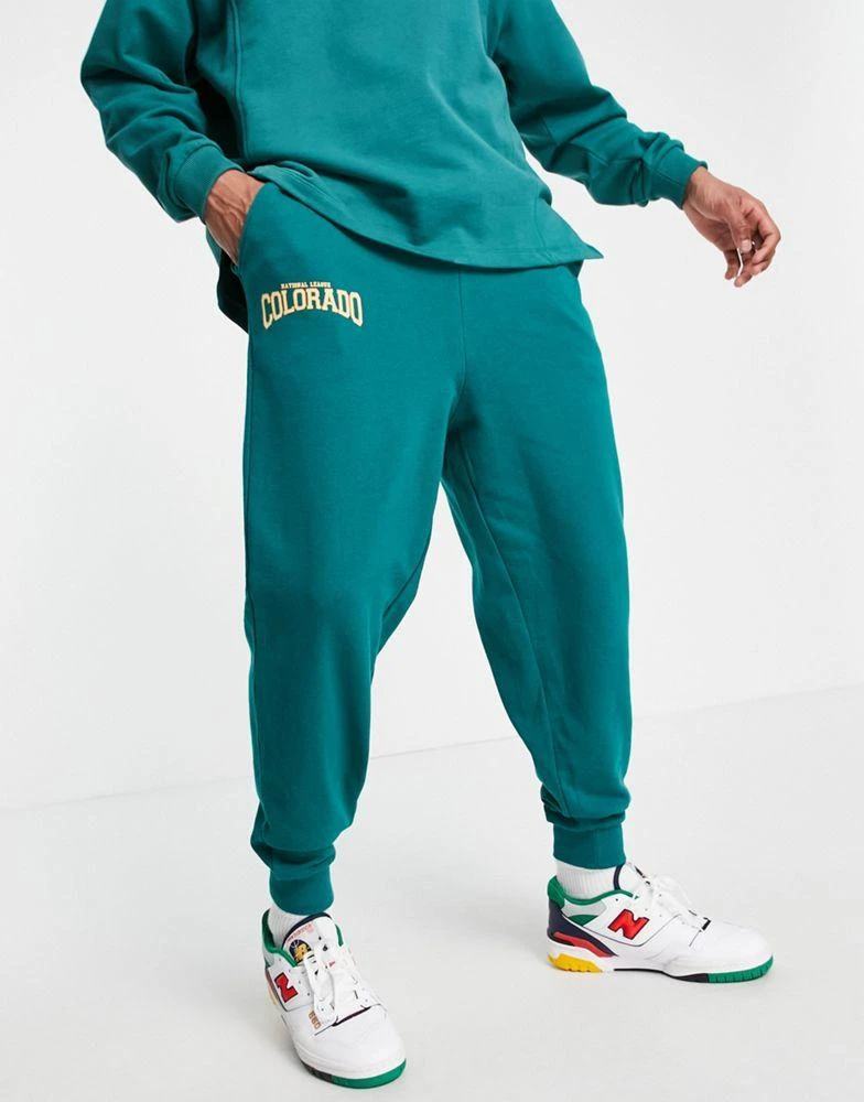 商品ASOS|ASOS DESIGN co-ord oversized joggers in green with Colorado city print,价格¥109,第4张图片详细描述