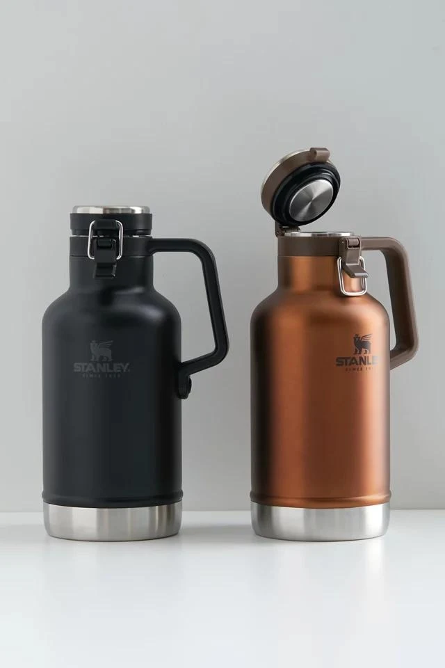 商品Stanley|Stanley 64 oz Easy-Pour Growler Water Bottle,价格¥426,第1张图片
