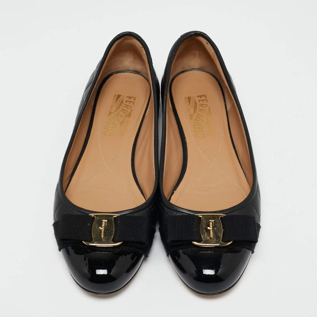 商品[二手商品] Salvatore Ferragamo|Salvatore Ferragamo Black Leather and Patent Cap-Toe Vara Bow Ballet Flats Size 38.5,价格¥3465,第3张图片详细描述
