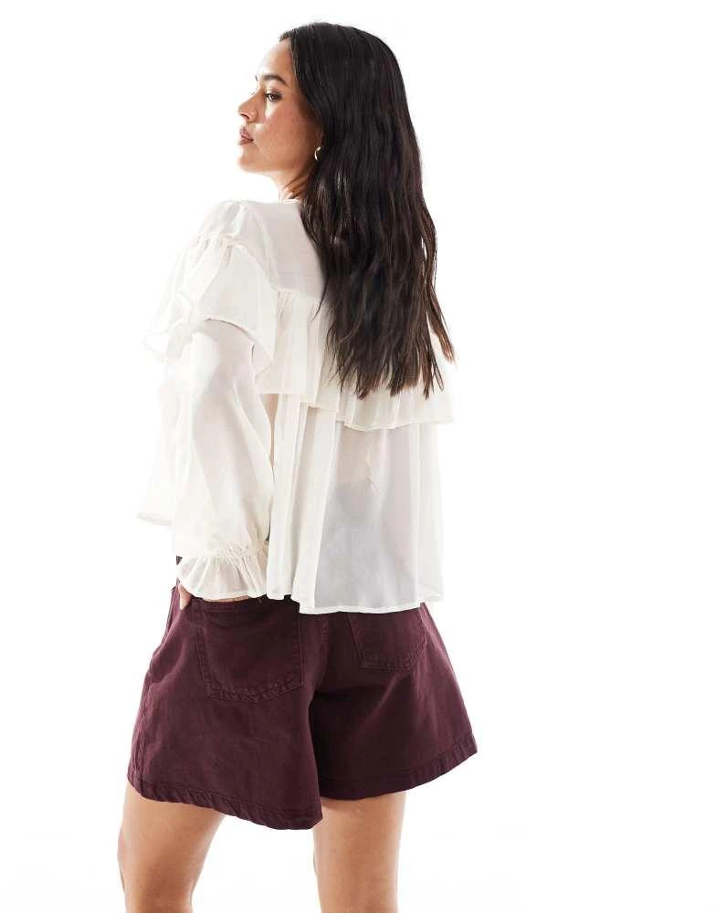 商品Miss Selfridge|Miss Selfridge ruffle blouse in ecru,价格¥340,第4张图片详细描述