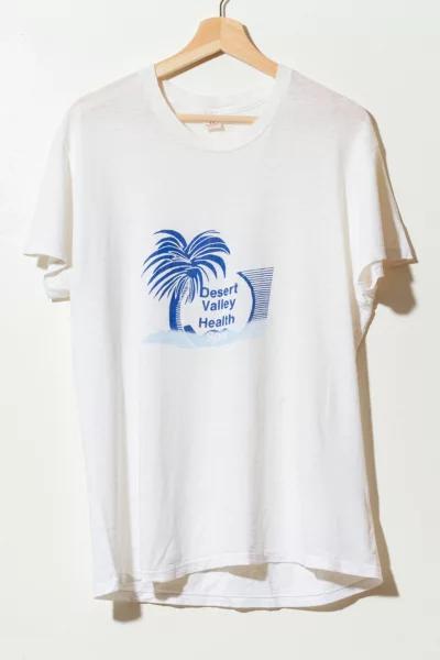 Vintage 1970s Distressed Desert Valley Health Spa Graphic T-Shirt商品第1张图片规格展示