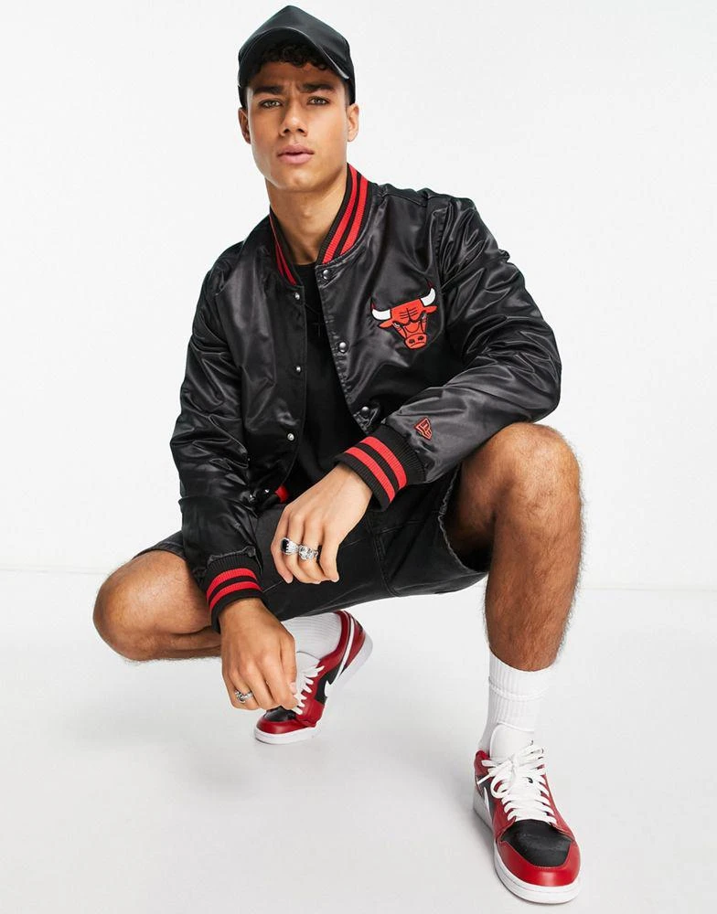 商品New Era|New Era NBA Chicago Bulls satin bomber jacket in black,价格¥975,第3张图片详细描述