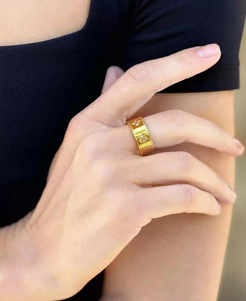 商品ADORNIA|Tarnish Resistant Gold Crystal Clover Band Ring,价格¥203,第3张图片详细描述