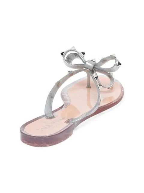 商品Valentino|Valentino Garavani Rockstud Bow Metallic Jelly Thong Sandals,价格¥3200,第2张图片详细描述