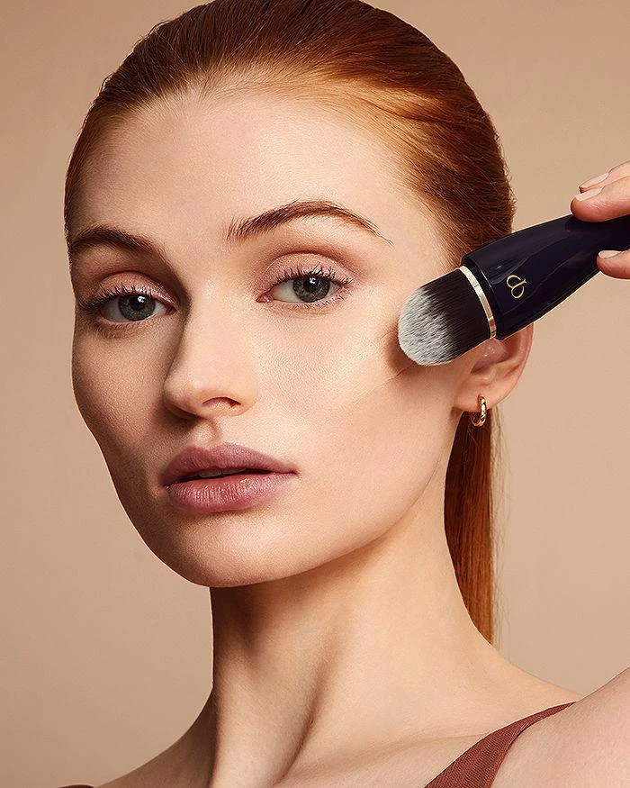 Radiant Fluid Foundation Natural Broad Spectrum SPF 25 商品
