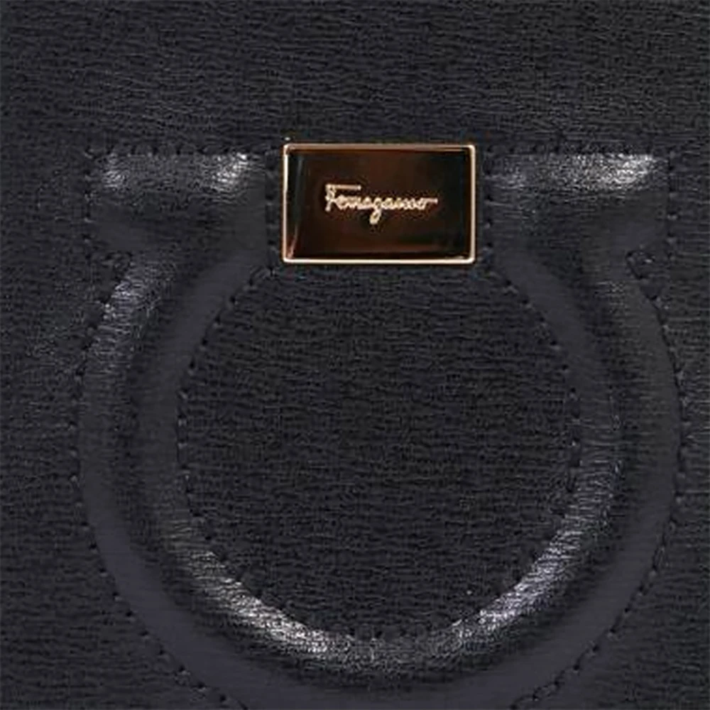 SALVATORE FERRAGAMO 中性黑色系徽标牛皮护照钱包 22-D498-700469 商品