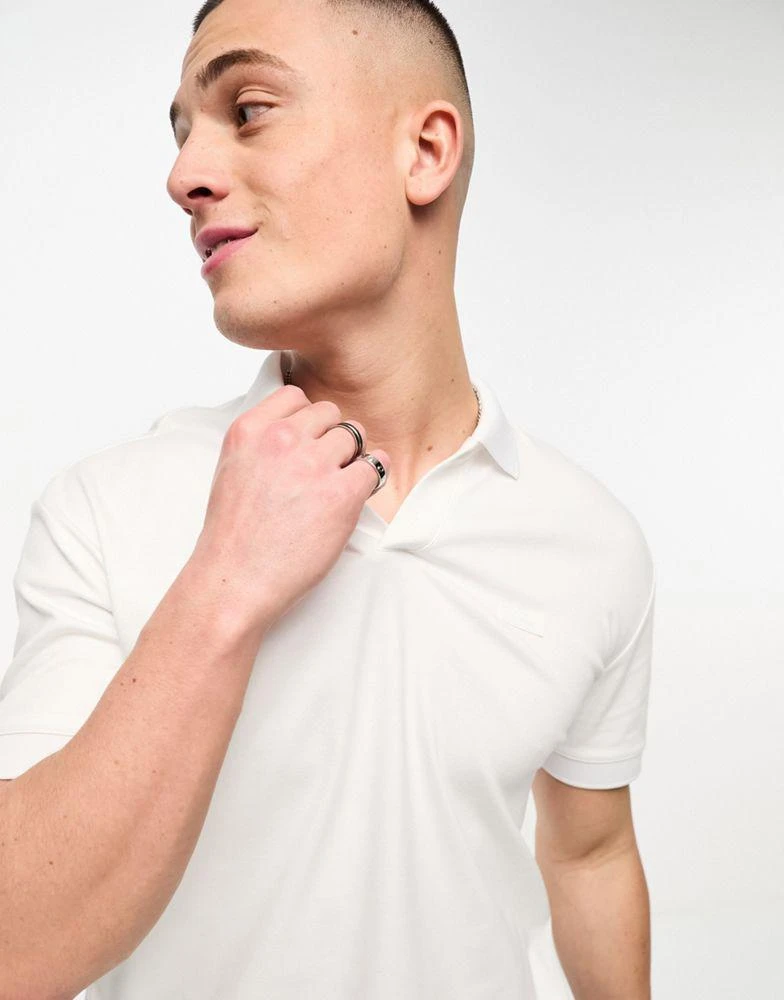 商品Calvin Klein|Calvin Klein open collar polo in white,价格¥879,第3张图片详细描述