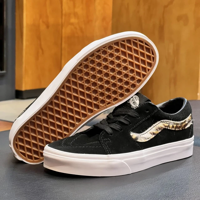 【韩国直邮|包邮包税】万斯[VANS] Sk8-Low # Soft Suede # 男女共用 运动鞋 # black/tiger (VN0A4UUKB0I) 商品